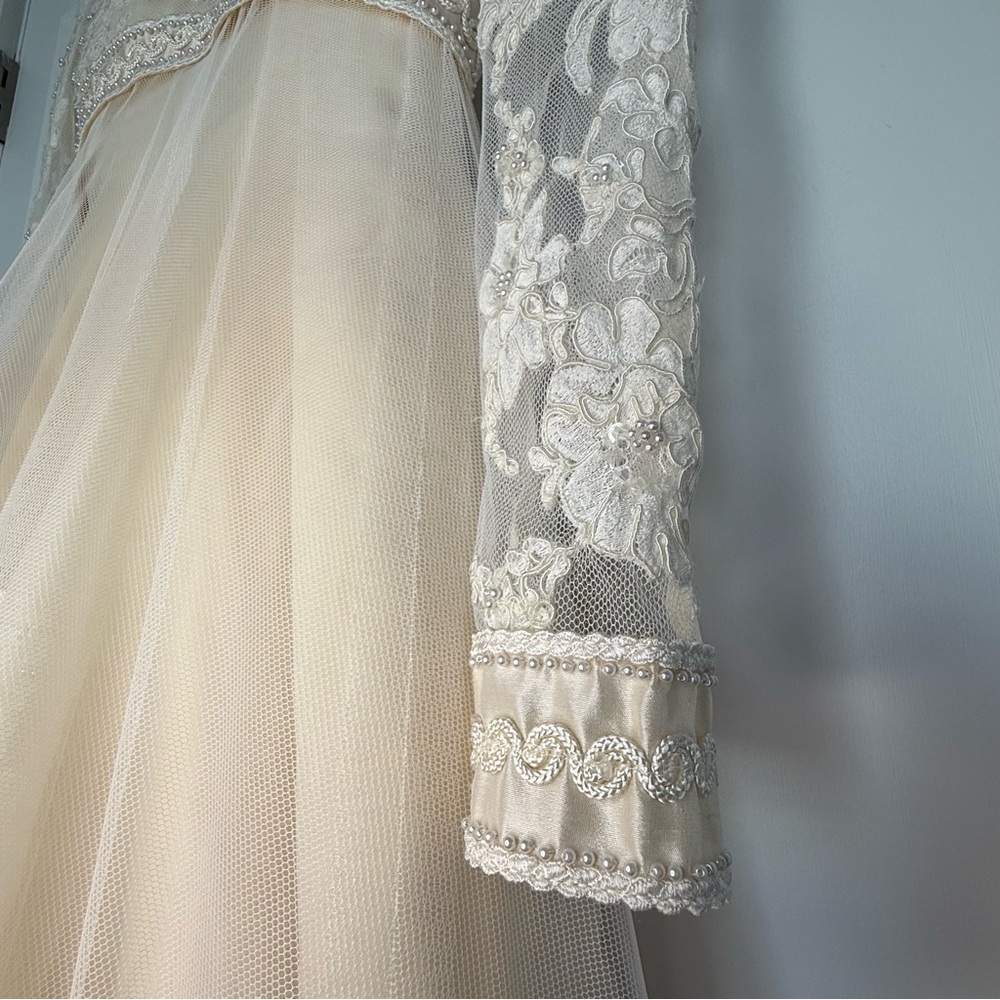 Christos Vintage Couture Wedding Dress Long Sleeve A-Line Silhouette - Picture 9 of 16